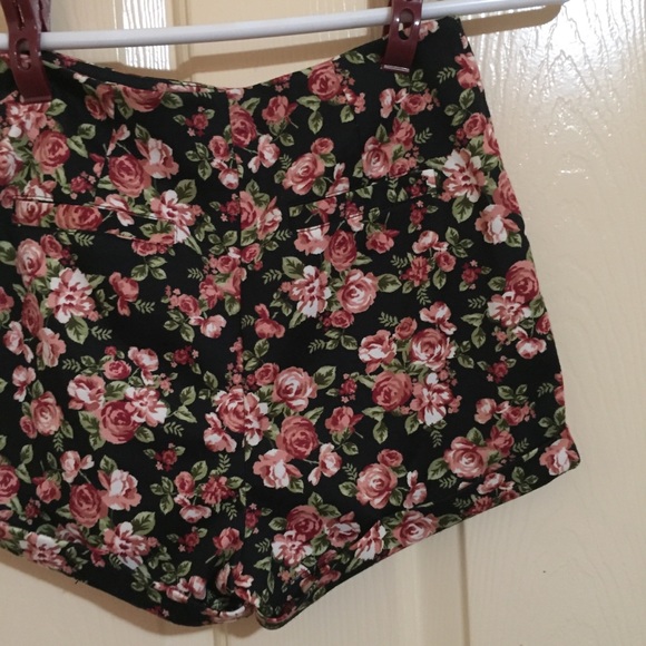 Floral print stretchy shorts - Picture 6 of 8